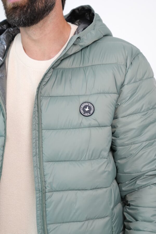 CAMPERA ULTRALIVIANA CCAPUCHA SILVER