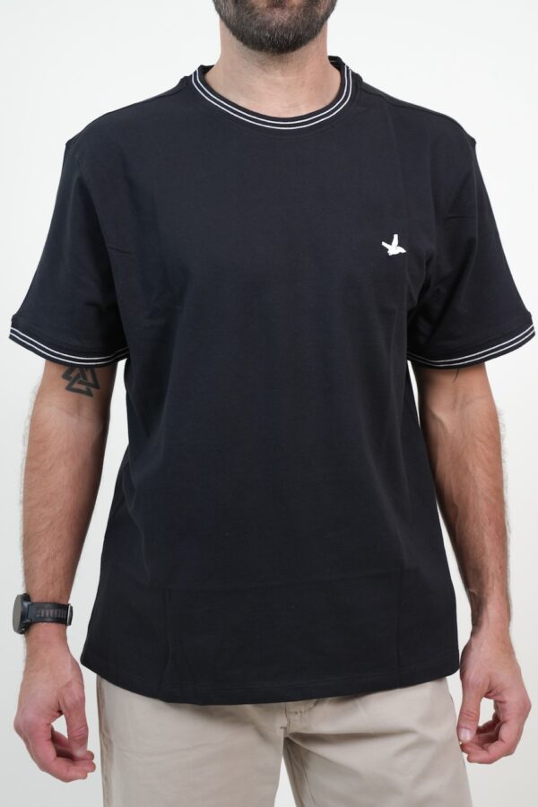 REMERA PIQUE CON CUELLO TEJIDO