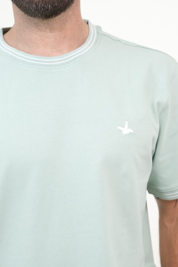REMERA PIQUE CON CUELLO TEJIDO