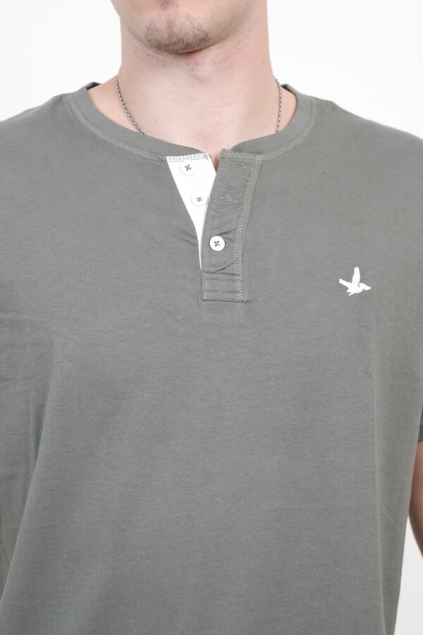 TSHIRT 3 BOTONES