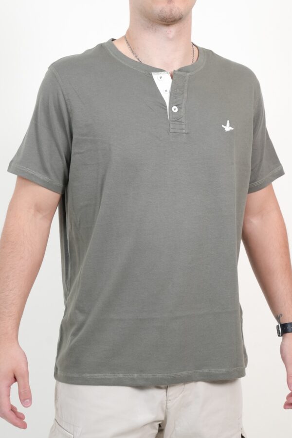 TSHIRT 3 BOTONES